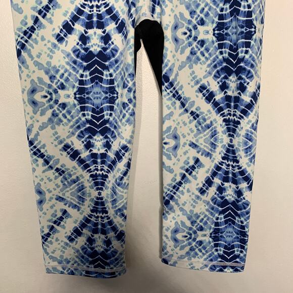 3/$20 Victoria Sport VSX women's black / blue tie dye Knockout Crop Capri SZ S - Picture 4 of 9